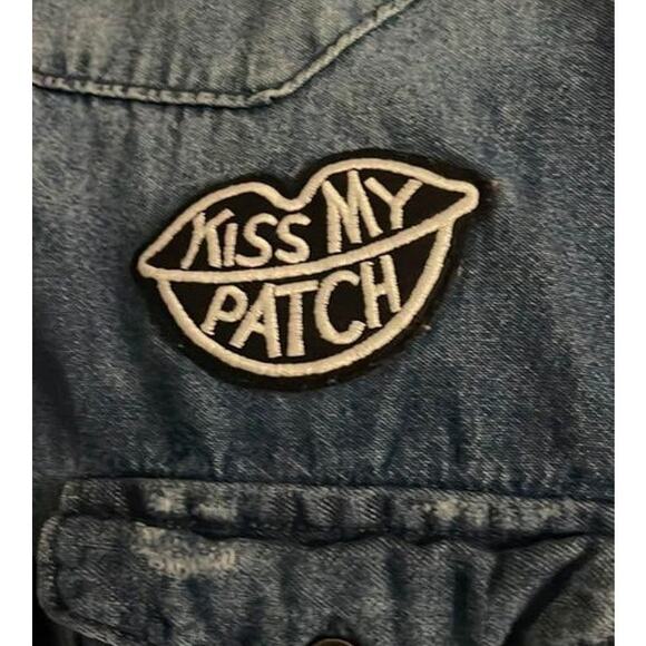 Women's Zip Code 1992 Small Jean Jacket Rose, Lips, & Peace Patches (3A-B) - Picture 2 of 8